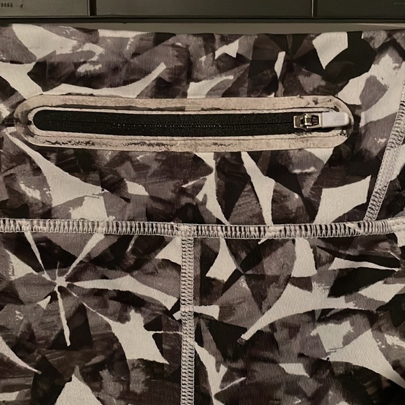 Athleta Prisma Capri woman’s XL - Picture 3 of 4